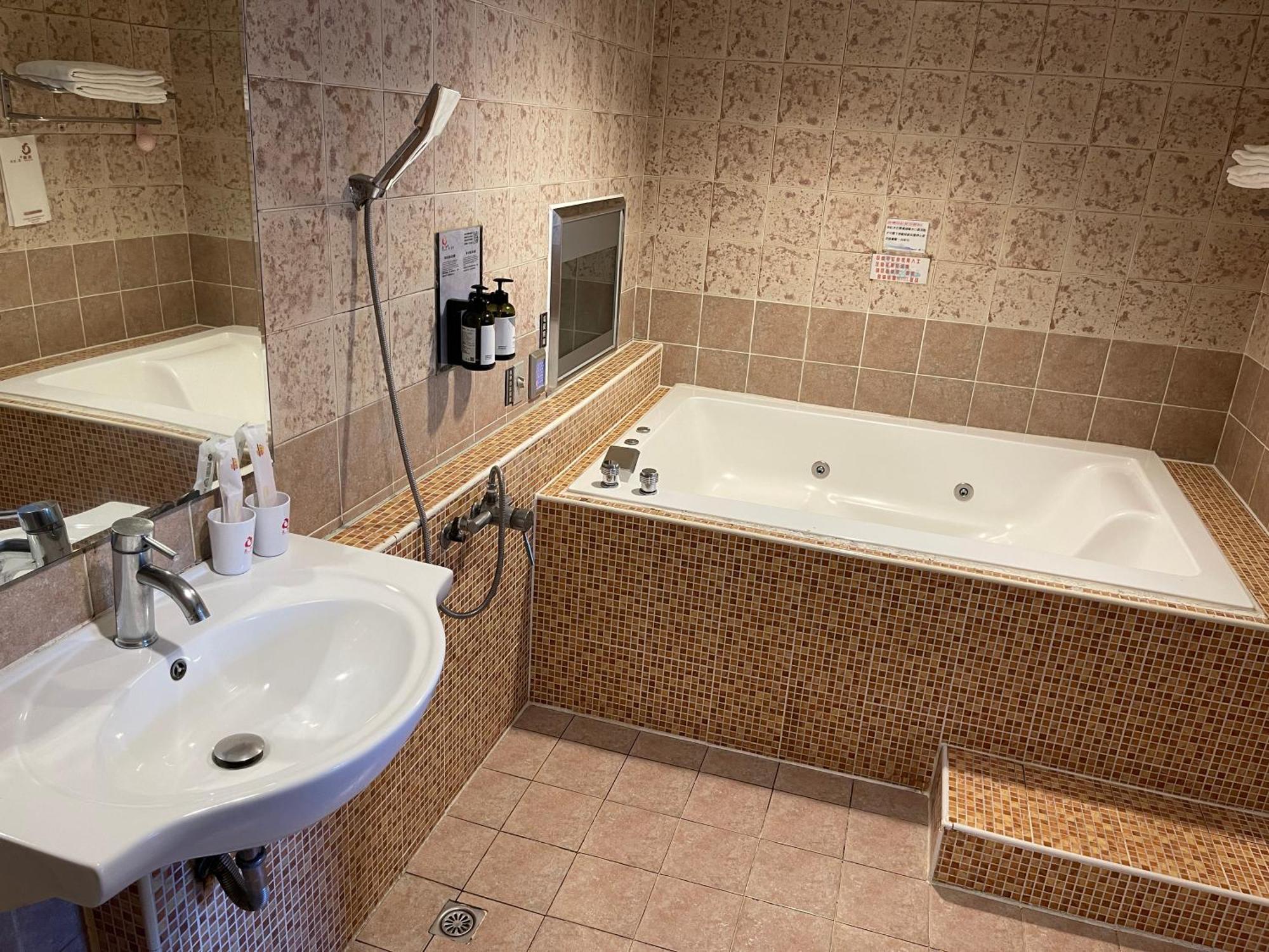 Treasure Island Motel - Renwu Kaohsiung Dış mekan fotoğraf
